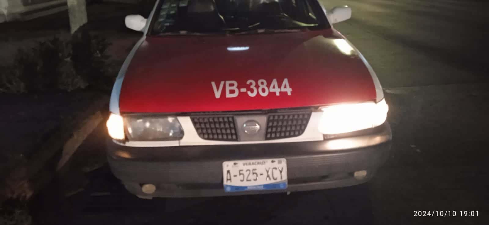 Roban taxi estacionado en la avenida Salvador Díaz Mirón, en Veracruz