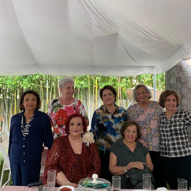 Yolanda Rodríguez  recibió cálida  celebración de cumpleaños