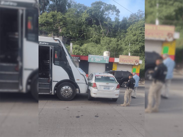 Chocan autobús y taxi en avenida Rébsamen de Xalapa