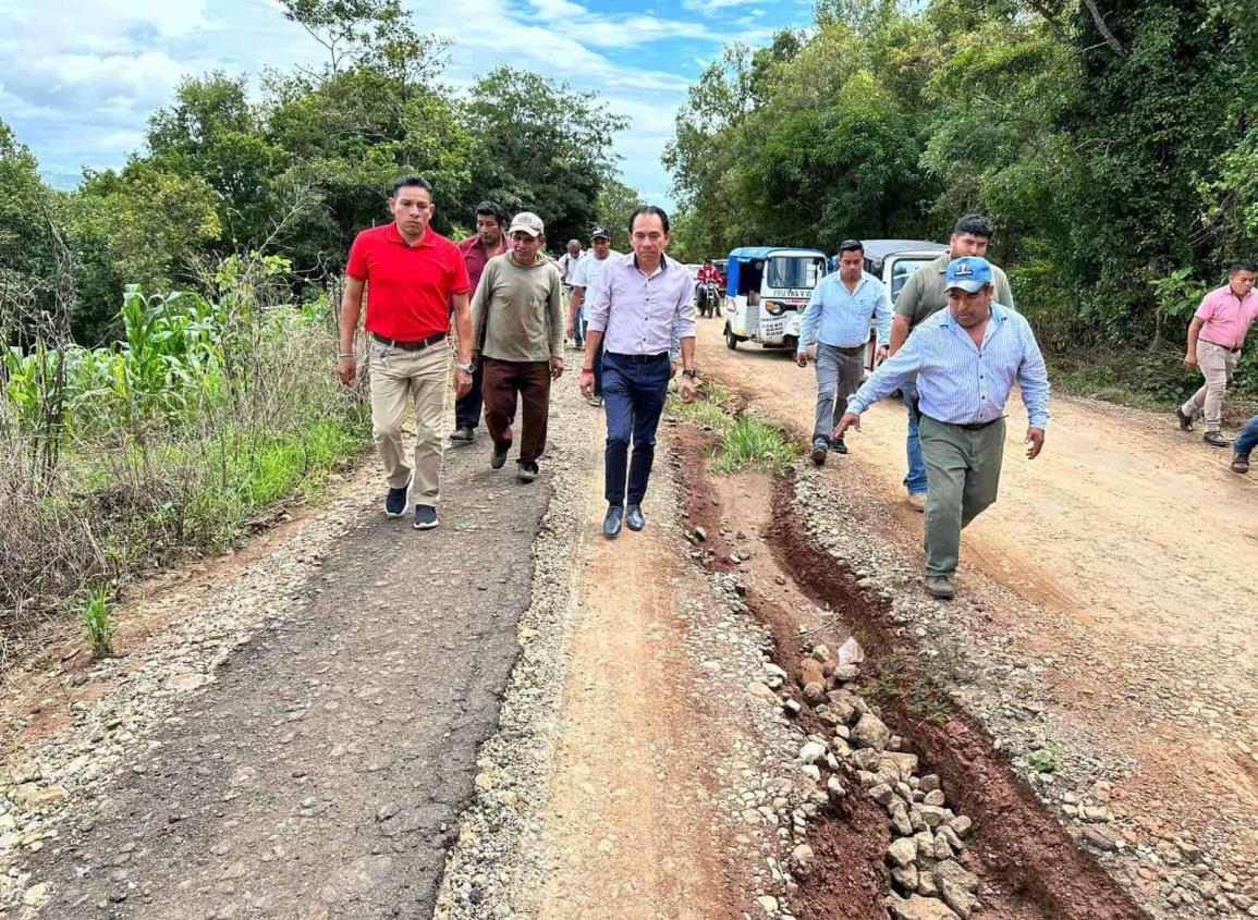 Cumple Rafael Hernández con pobladores de Ocozotepec