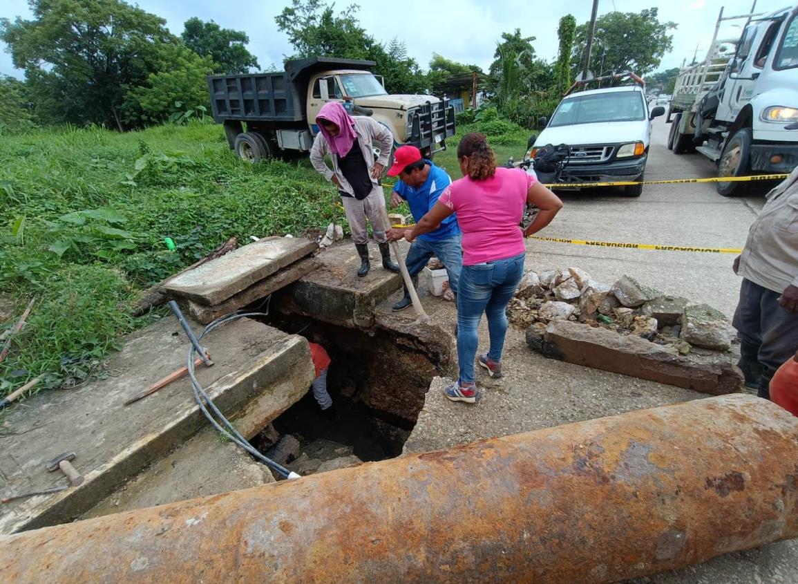 Lluvias colapsan el sistema de drenaje en Moloacán