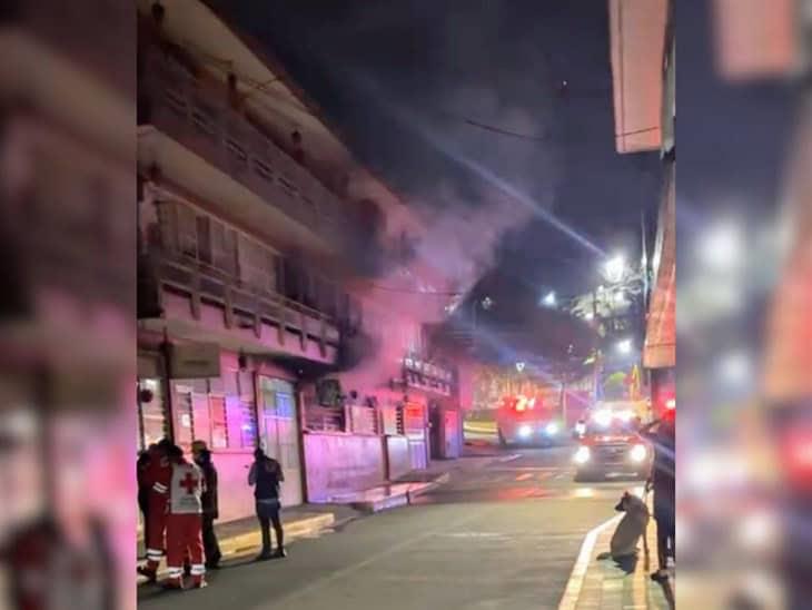 Incendio en un departamento del centro de Xalapa alerta a Bomberos