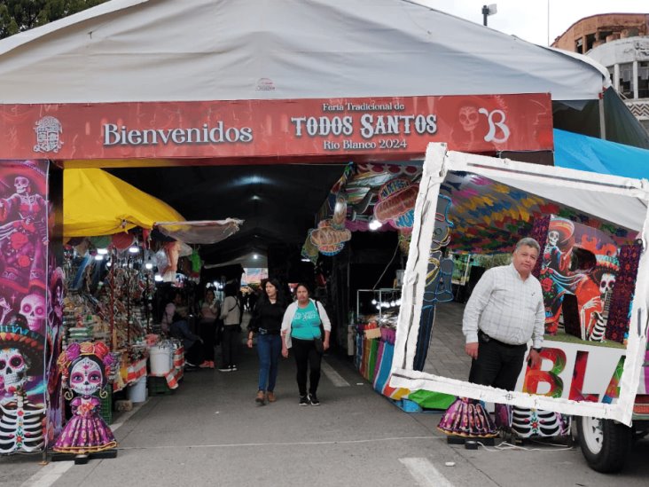 Feria de Todos Santos en Río Blanco impulsa la convivenvia familiar, economía local y cultura