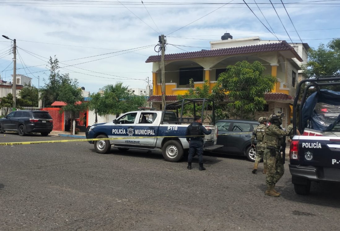 Motociclistas asaltan a cuentahabiente en Veracruz y lo balean tras resistirse