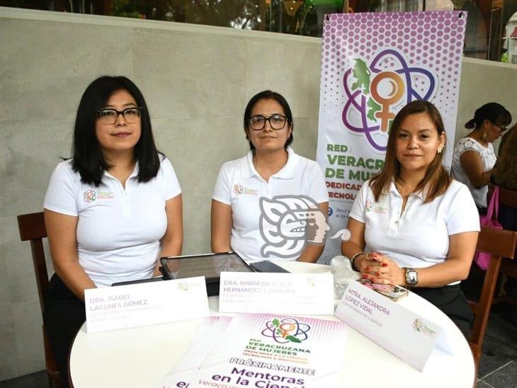 Invitan a mujeres científicas de Veracruz a sumarse a programas para promover su desarrollo