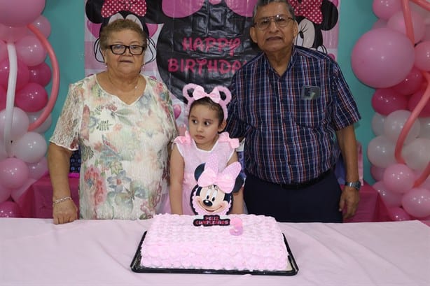 Rossana Reyes es festejada con temática de Minnie Mouse