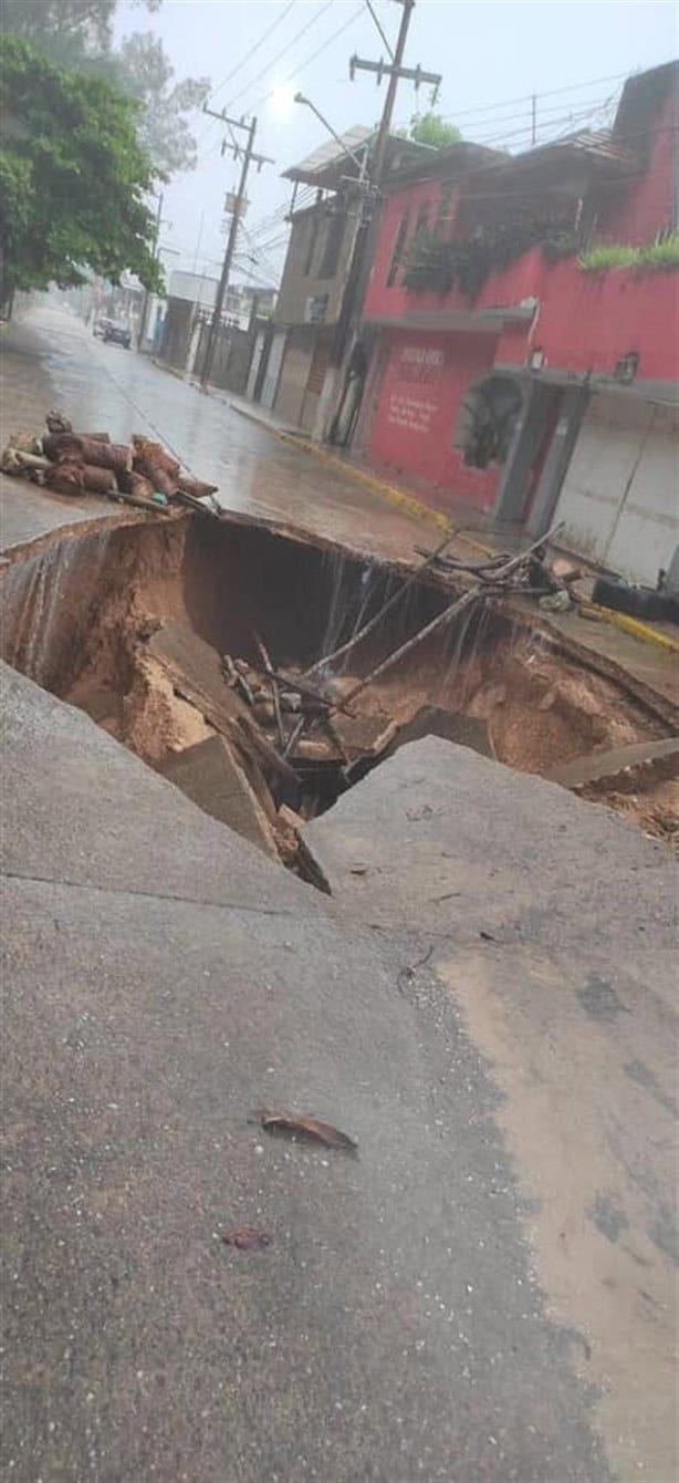 Intensas lluvias forman 3 socaves en la colonia Oaxaqueña de Cosoleacaque