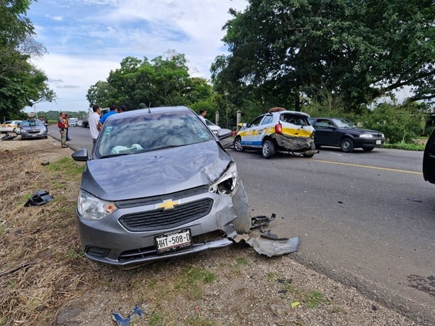 Choque de tres vehículos en la Carretera Federal 150 Córdoba-La Tinaja provoca movilización de emergencia