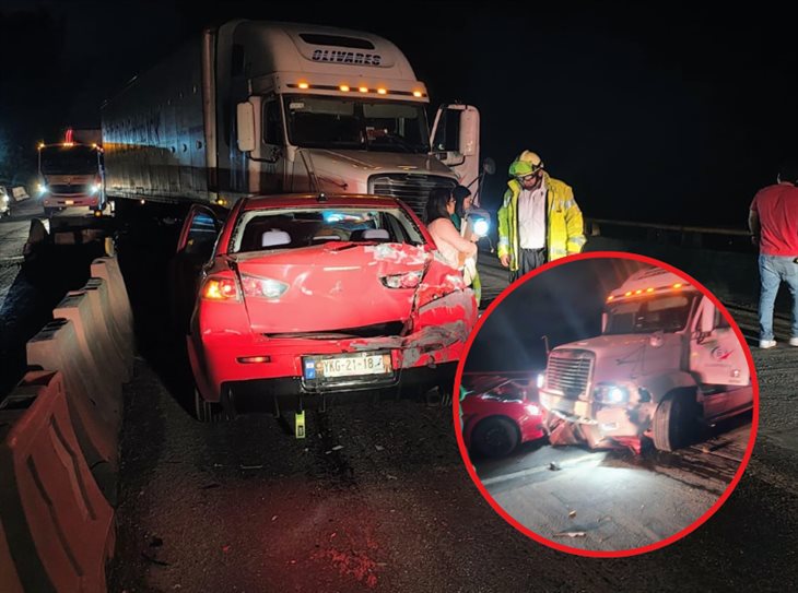 ¡Perdió el control! tráiler causa accidente múltiple en el Puente de Jalapilla