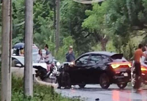 Fuerte accidente en la curva de Santa Rita, tramo Veracruz- Manlio Fabio Altamirano