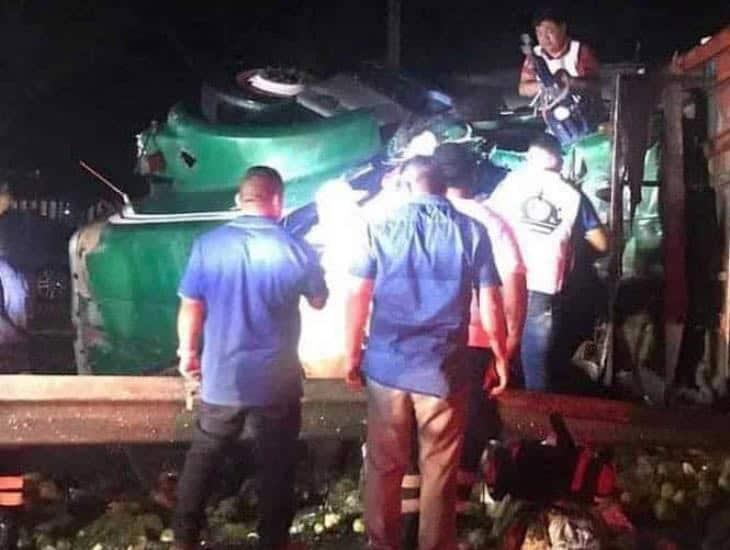 Mueren dos personas en choque de trailers en la Cárdenas-Coatzacoalcos