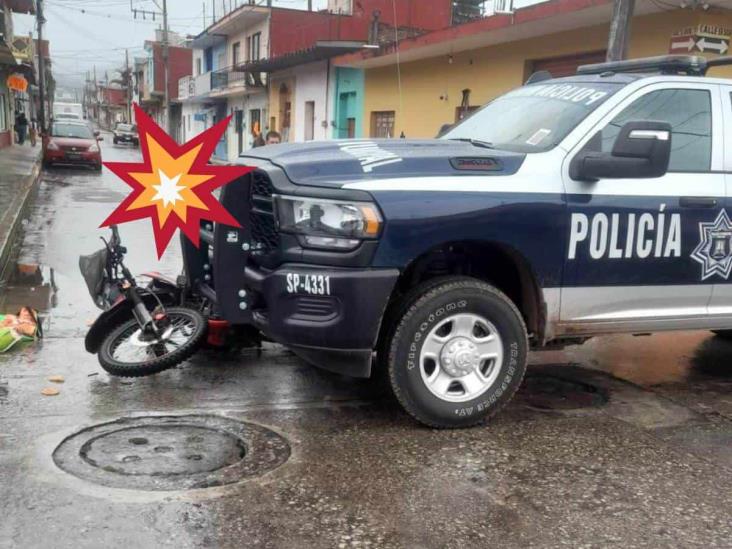 Patrulla atropella a motociclista en el centro de Huatusco