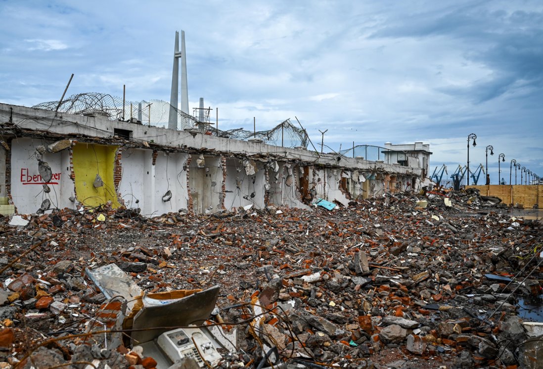 Concluye demolición del Mercado de Artesanías de Veracruz tras 42 años de historia