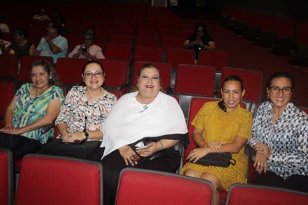 Uriel Vital cautiva con su majestuosa voz en el Teatro de la Reforma