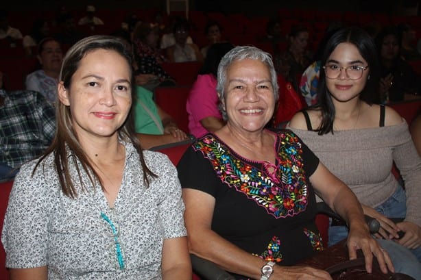 Uriel Vital cautiva con su majestuosa voz en el Teatro de la Reforma