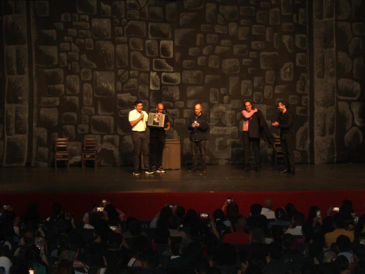 Amantes del terror disfrutan la puesta en escena ´La Dama de Negro´, en el Teatro de la Reforma