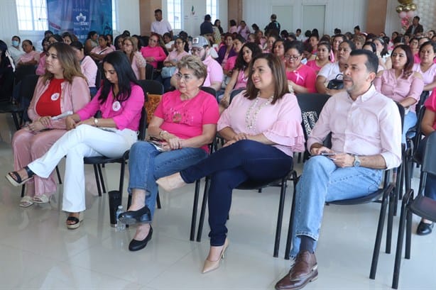 Realizan DIF Municipal de Veracruz el foro ´Pensado en Rosa´