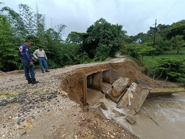 Fuertes lluvias colapsan alcantarillas en obra realizada por la SIOP en Moloacán I VIDEO