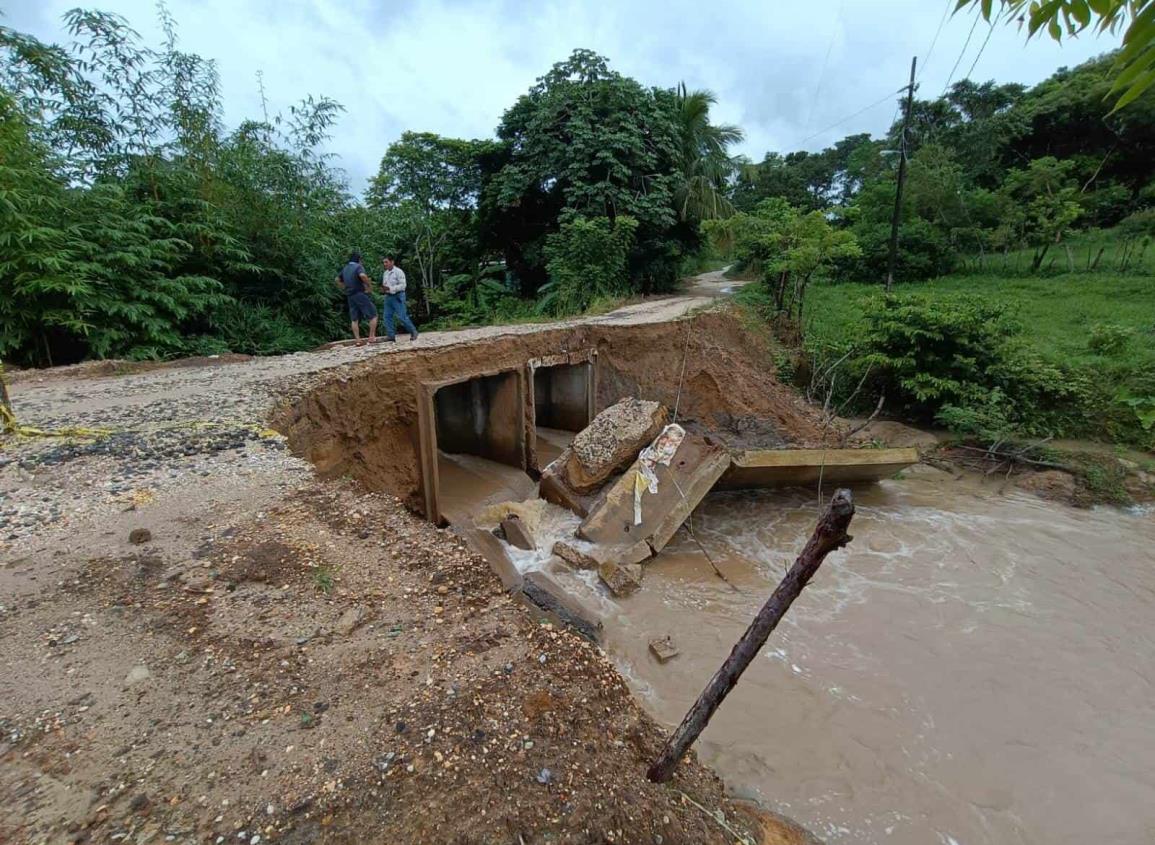 Fuertes lluvias colapsan alcantarillas en obra realizada por la SIOP en Moloacán I VIDEO