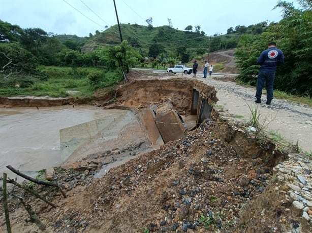 Fuertes lluvias colapsan alcantarillas en obra realizada por la SIOP en Moloacán I VIDEO