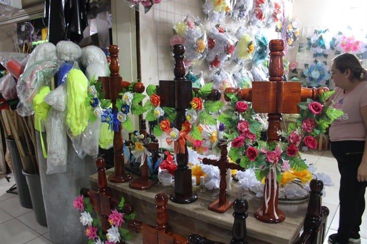 Artesanos de Misantla ofrecen sus productos durante celebración de Todos Santos