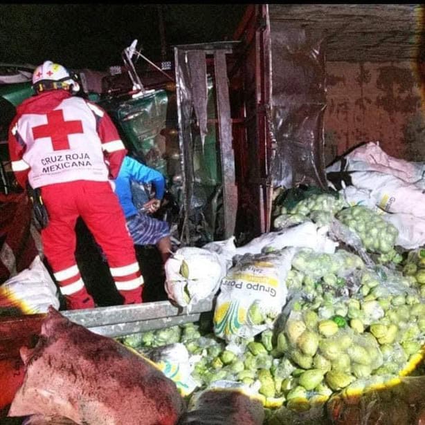 Mueren dos personas en choque de trailers en la Cárdenas-Coatzacoalcos