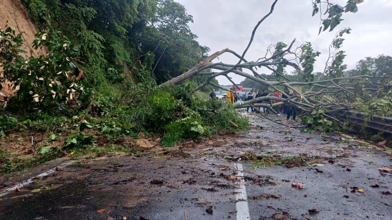 Protección Civil Estatal brinda a poyos a municipios afectados por intensas lluvias