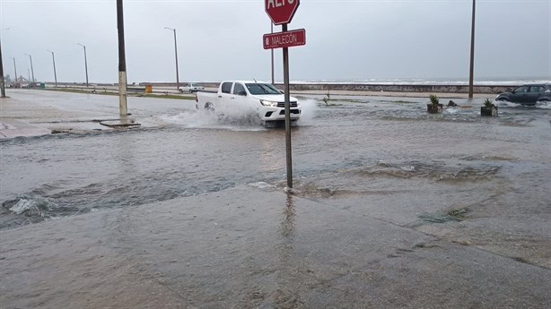 Por segundo día temporal lluvioso colapsa a Coatzacoalcos | VIDEO