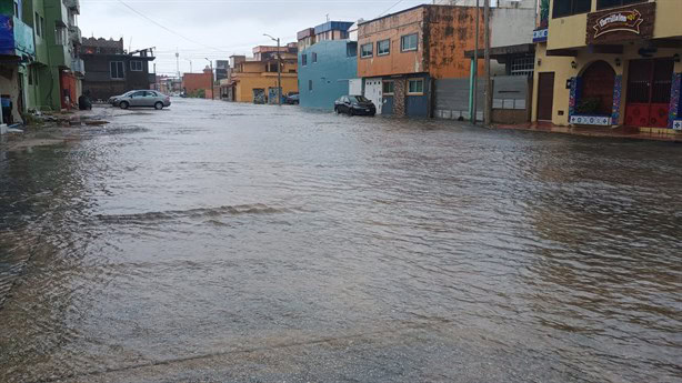 Por segundo día temporal lluvioso colapsa a Coatzacoalcos | VIDEO