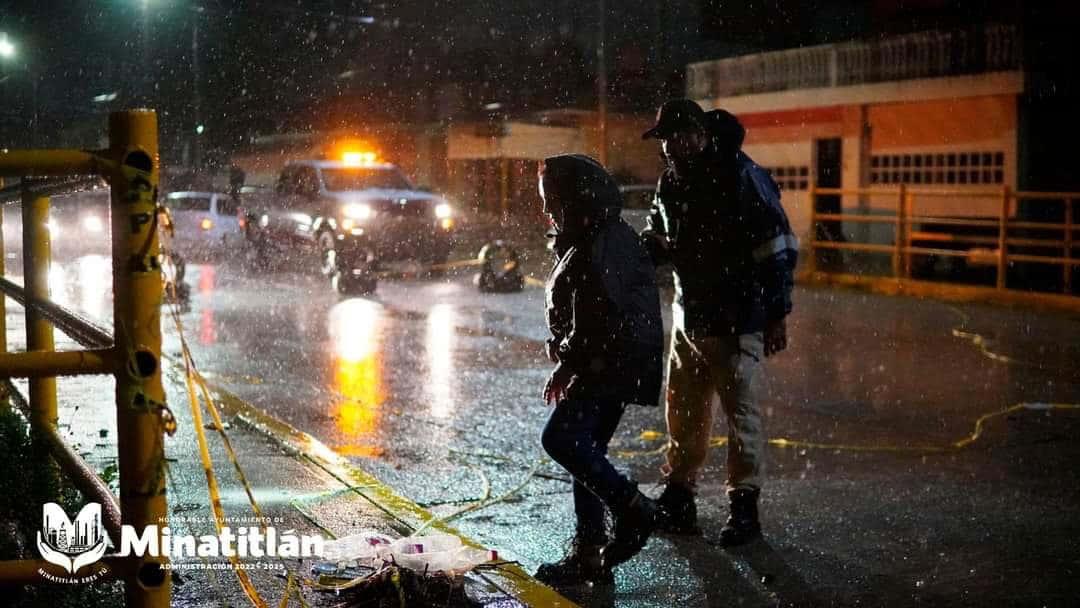 Realizan recorrido para evaluar afectaciones por lluvias en puente de Minatitlán