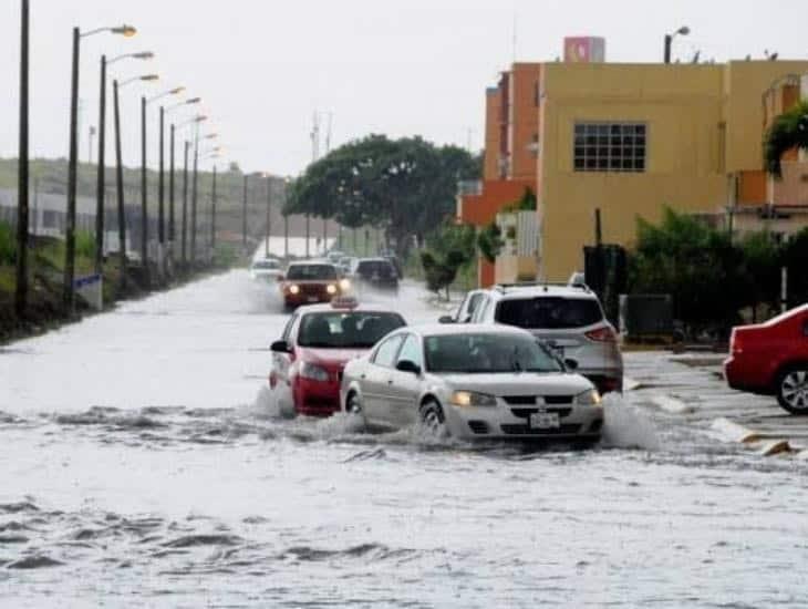 Taxistas urgen rehabilitación de calles y avenidas en Coatzacoalcos, lluvias empeoran la vialidad