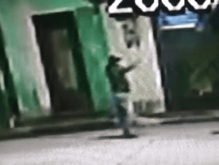 Captan a individuo disparando un arma de fuego contra una vivienda en Minatitlán | VIDEO