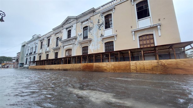 Se inunda el centro de Veracruz por las intensas lluvias