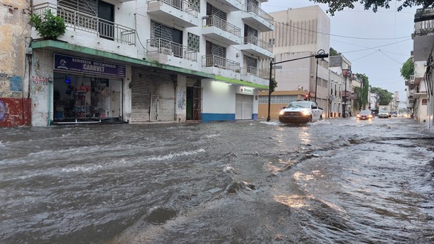 Se inunda el centro de Veracruz por las intensas lluvias