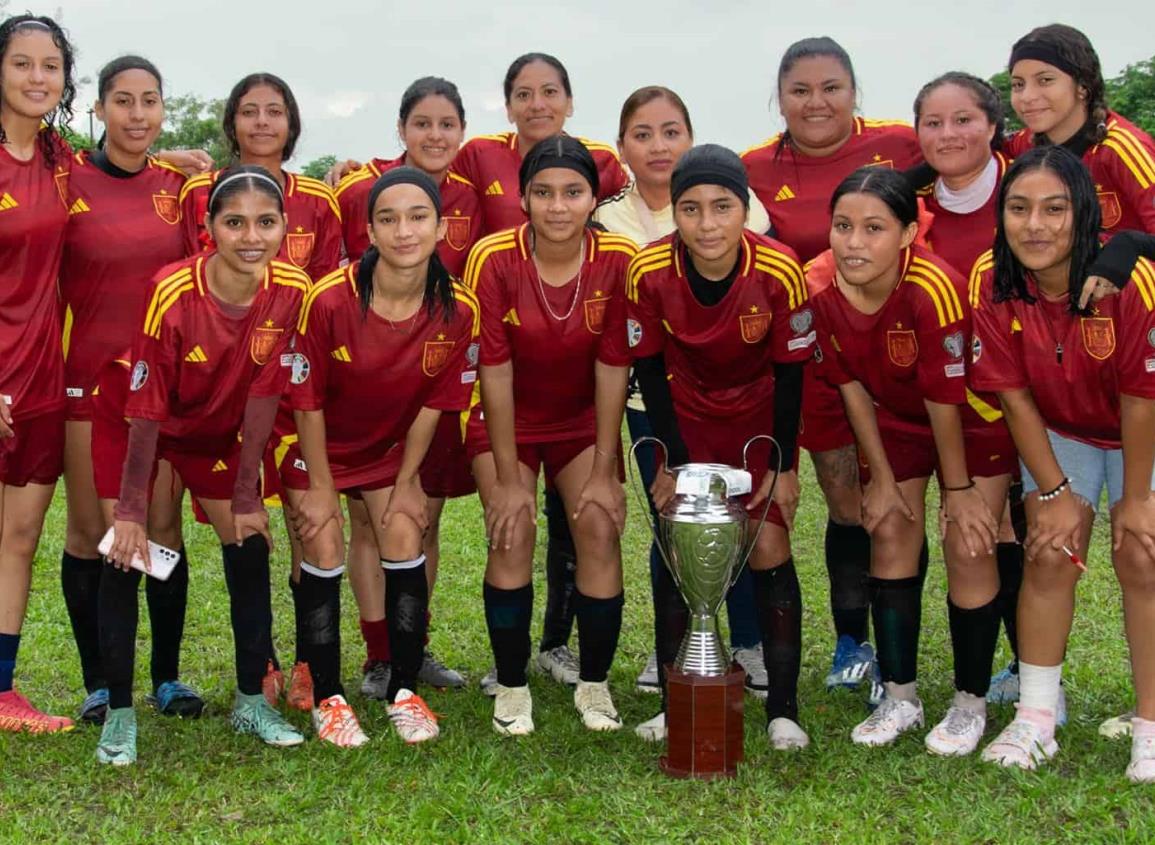 Marimbas de El Laurel se corona en el futbol femenil de Tilapan