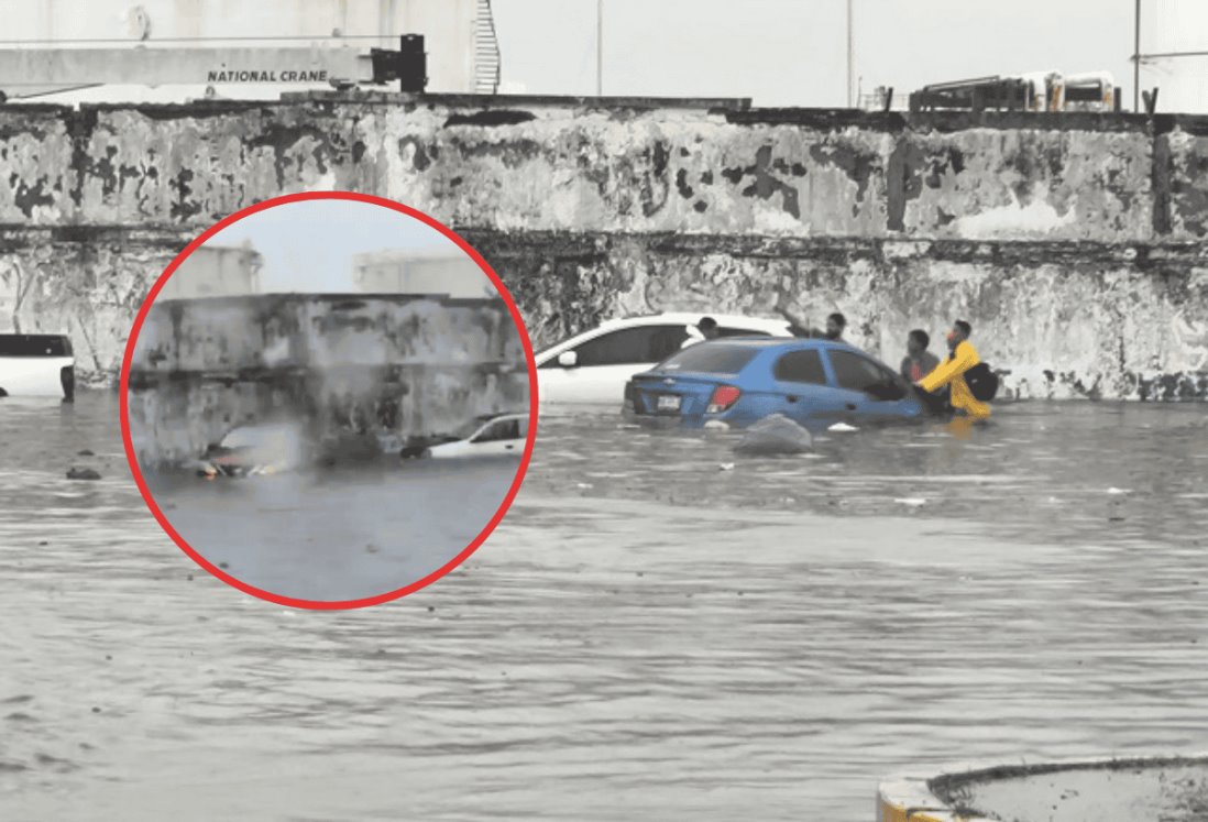 Automóviles quedan flotando en la avenida Icazo por intensas lluvias en Veracruz