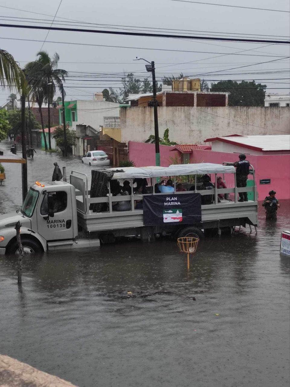 Activan Plan Marina por inundaciones en Veracruz - Boca del Río