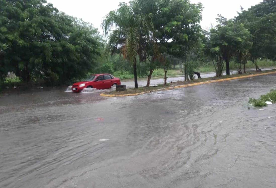 Automovilistas quedan varados en el Fraccionamiento Puente Moreno y El Tejar