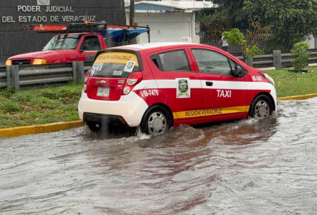 Más de 12 mil taxistas suspendieron servicio en Veracruz por las fuertes lluvias