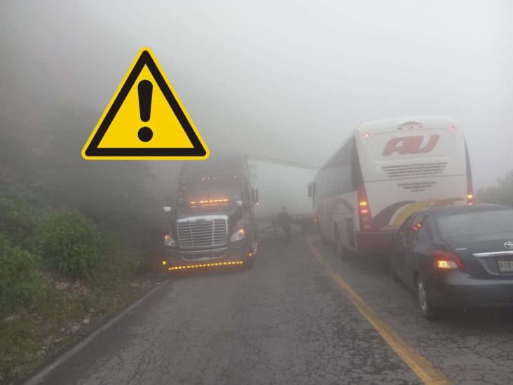 Chocan por alcance en la carretera Orizaba-Tehuacán