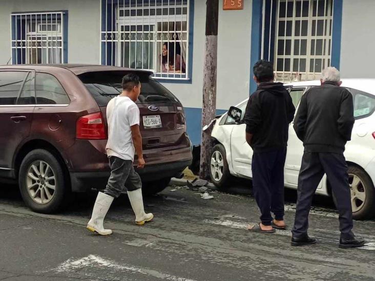 Nadie lo respeta; olvidan el 1x1 y chocan en el centro de Orizaba