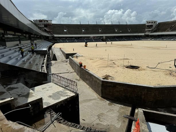 Inicia la colocación de pasto en las canchas del estadio Luis Pirata Fuente, en Veracruz