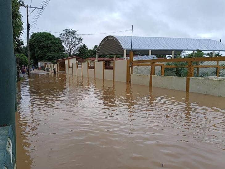 Río Coatzacoalcos no deja de crecer; Hidalgotitlán en alerta por golpe de agua