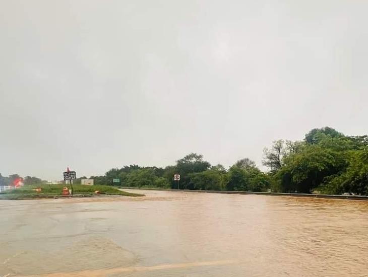 Estas son las carreteras afectadas por desbordamiento de tres ríos del sur de Veracruz