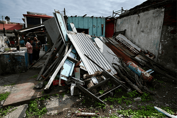 Solo pensé en salvar la vida de mi familia; turbonada tira casa en colonia Veracruz