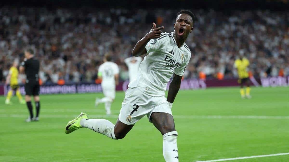 Brilla Vinicius anotando tres goles en Champions