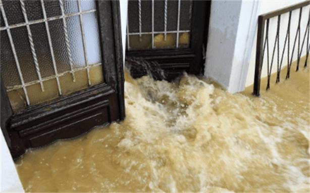 ¿Cómo sacar agua de una casa inundada?