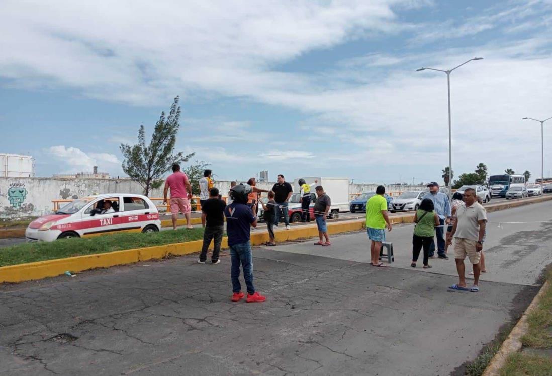 Vecinos se manifiestan en el puente Allende por fallas en la red de drenaje  | VIDEO