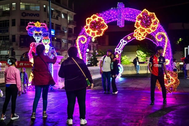 ¡Es hermoso! Por Día de Muertos, encienden luces alusivas en Xalapa