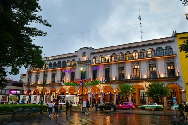 ¡Es hermoso! Por Día de Muertos, encienden luces alusivas en Xalapa